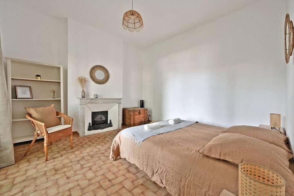 Au Coeur Des Platanes - Parking Gratuit Sous-Terrain - Clim - Balcon Apartment Avignon Luaran gambar